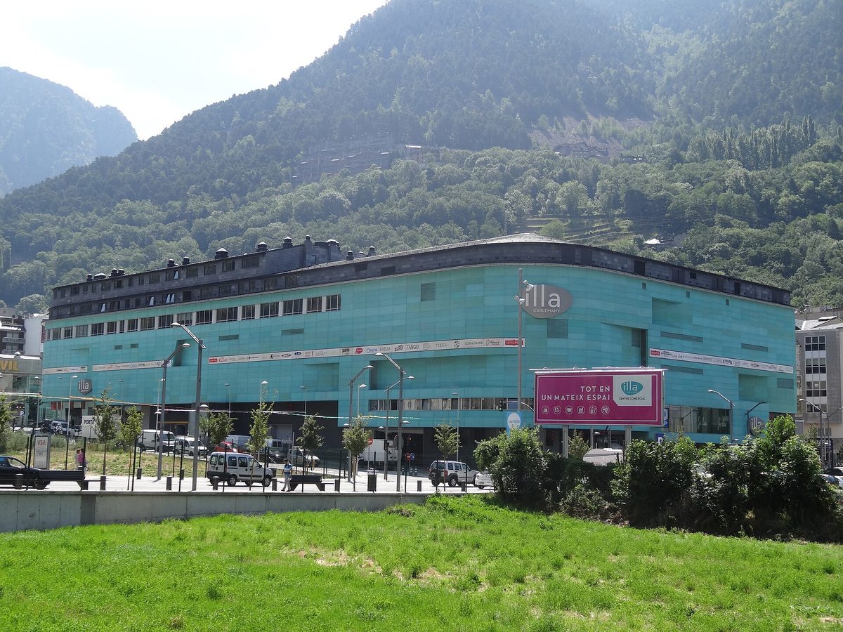 illa Carlemany mall in Escaldes-Engordany, one place to buy electronics in Andorra