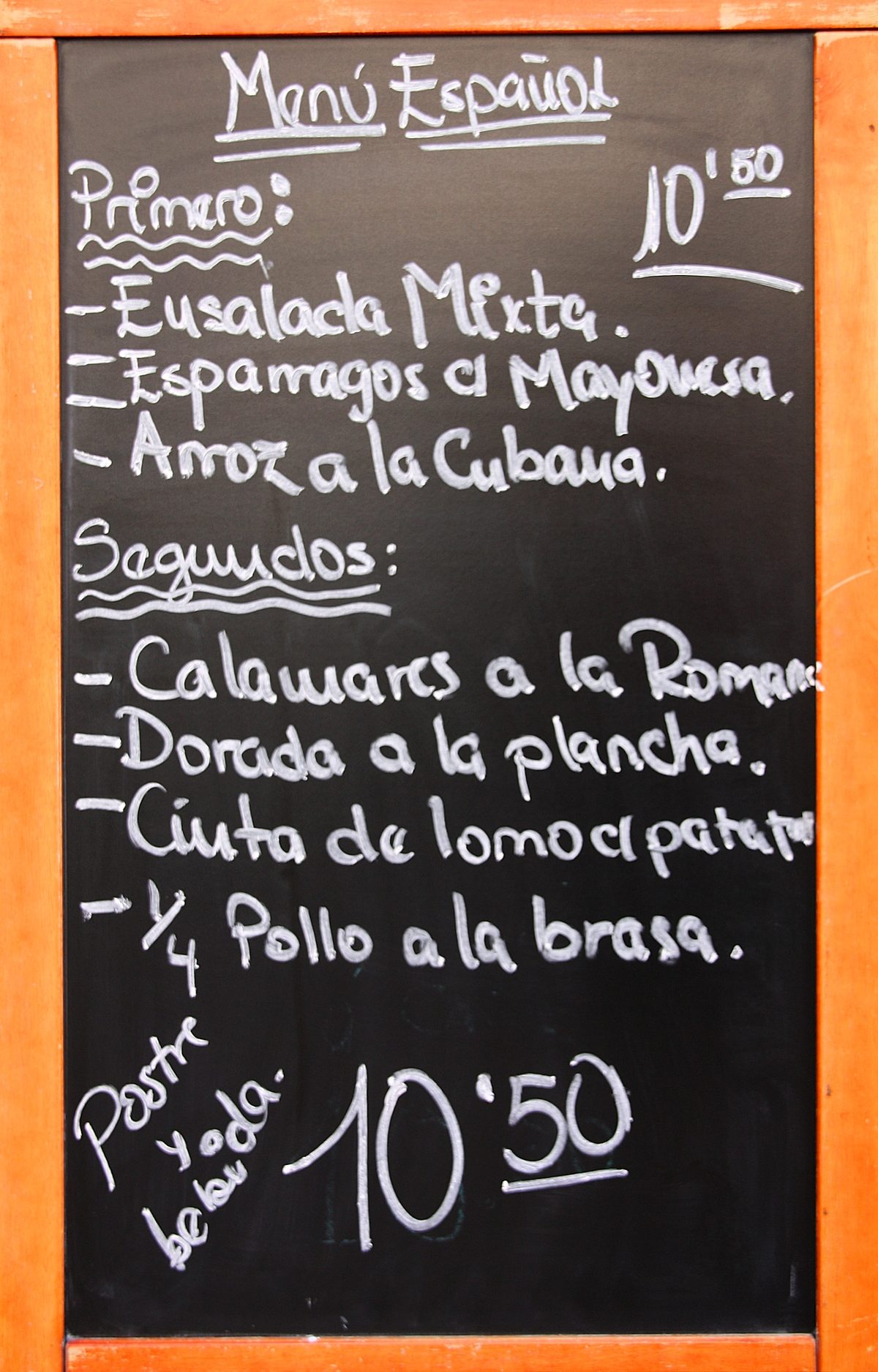 A menu del dia blackboard: the fixed-price set lunch Andorra shares with Spain, and the cheapest good meal in the country